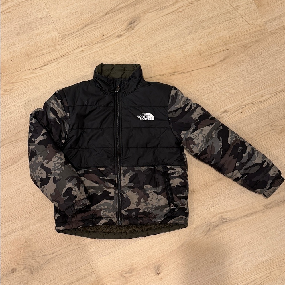 The North Face Black and Camouflage Puffer Jacket Boys Size 7/8